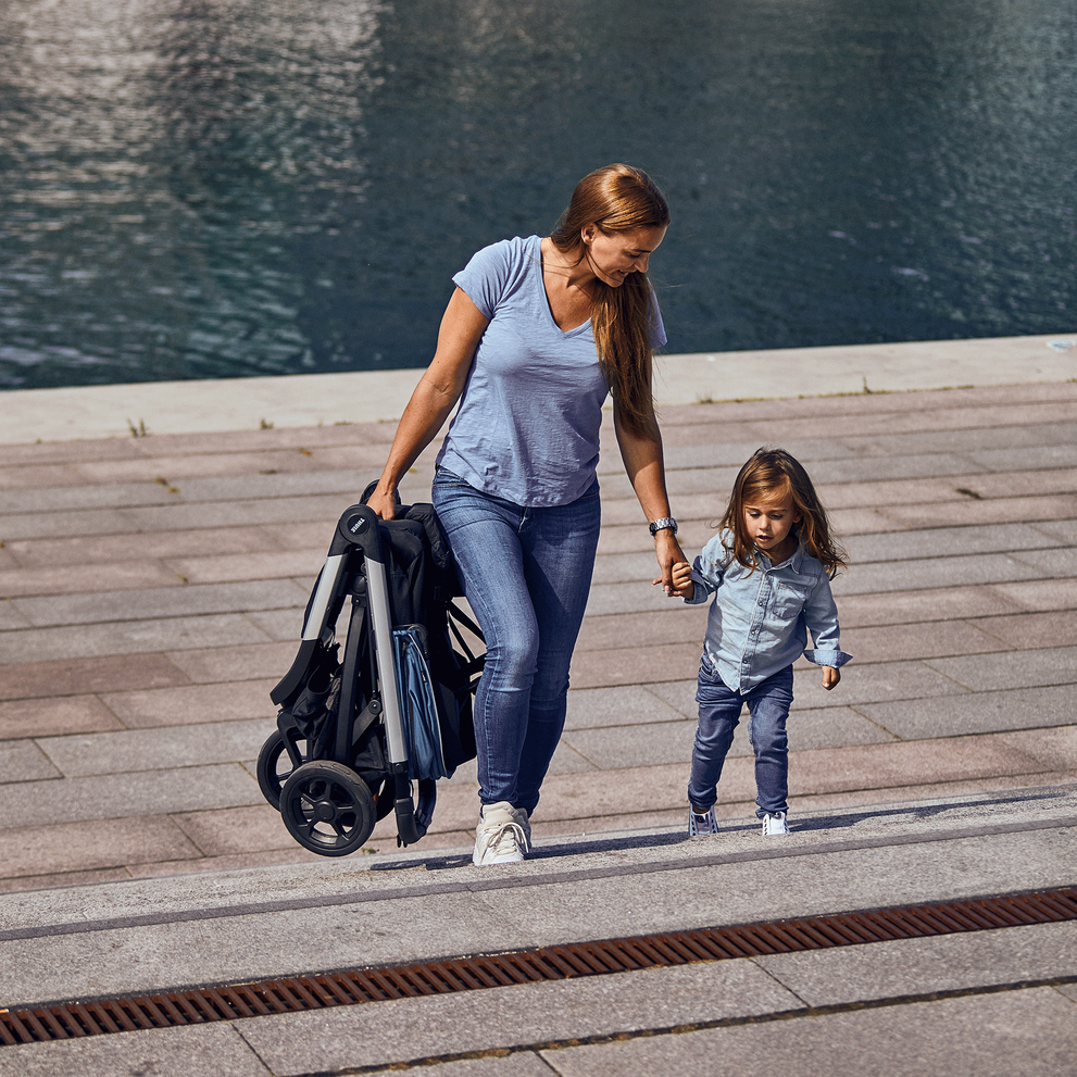Thule Spring Lightweight Compact City Stroller with Canopy